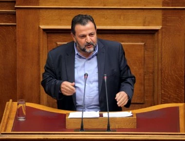 B.Κεγκέρογλου: «Κουνάει» το δάκτυλο στην κυβέρνηση: «Διώκουν τον Σημίτη που εξάρθρωσε τη 17Ν»